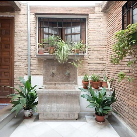 Apartamentos Centro Historico A Los Pies De La Alhambra Granada Exterior photo