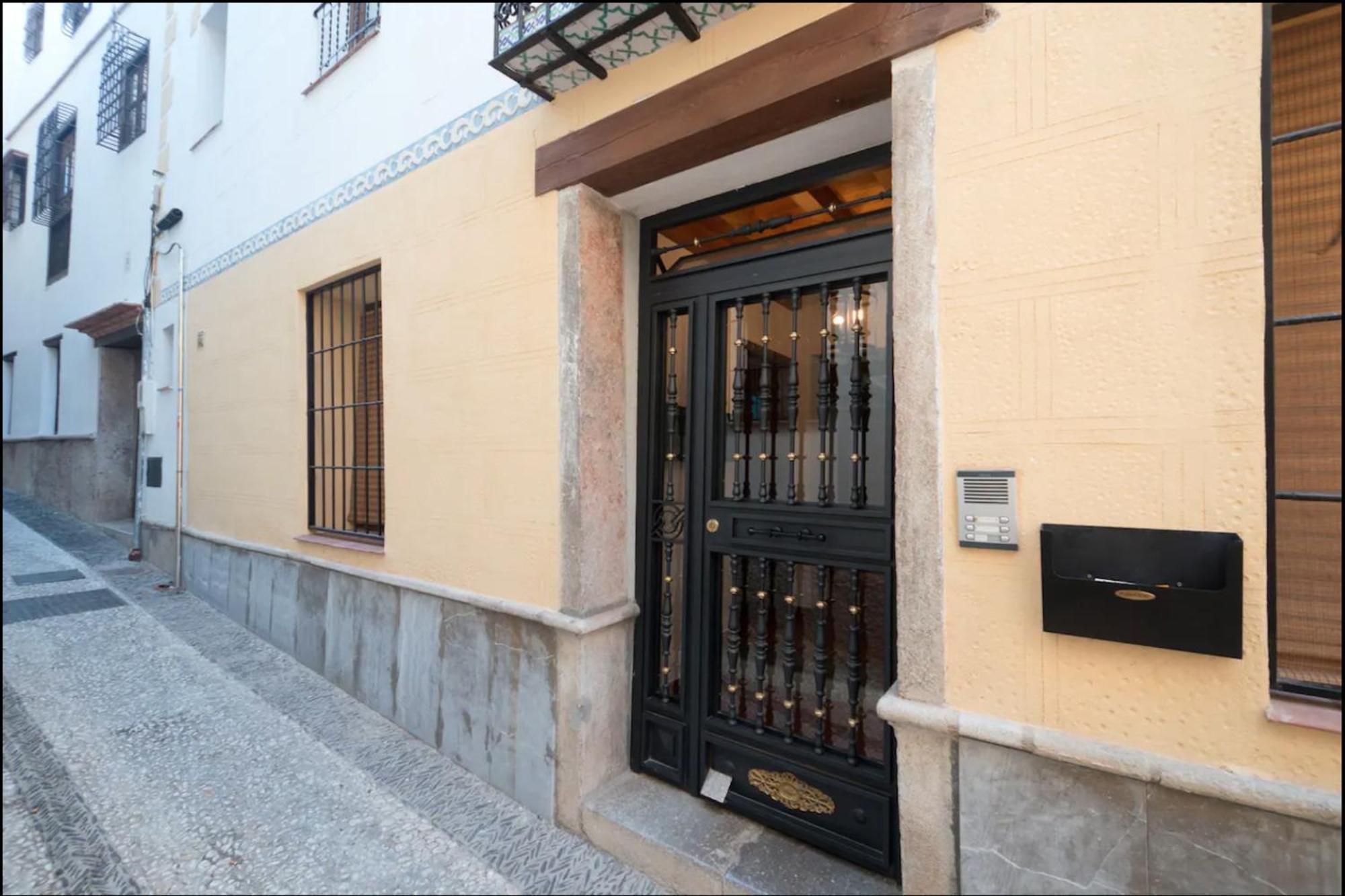 Apartamentos Centro Historico A Los Pies De La Alhambra Granada Exterior photo