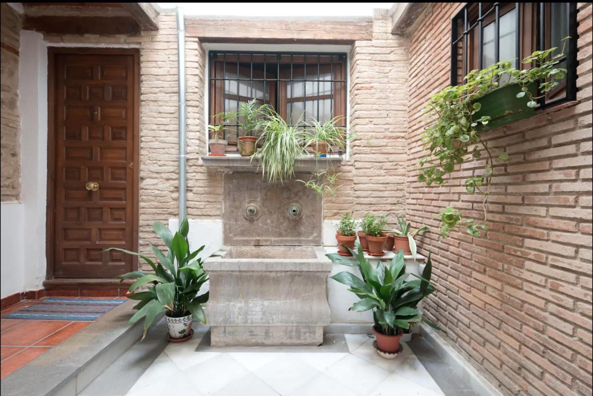 Apartamentos Centro Historico A Los Pies De La Alhambra Granada Exterior photo